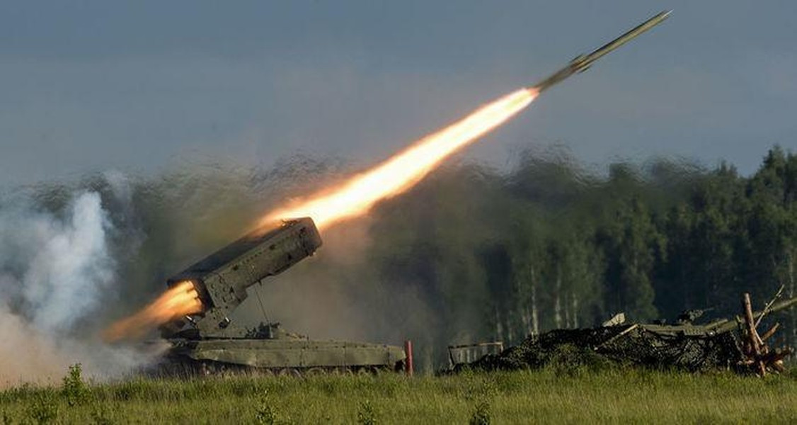 So với các hệ thống tương tự khác, TOS-1A Solntsepek có tầm bắn ngắn hơn. Tuy nhiên, do nó là vũ khí nhiệt áp và có khả năng phóng loạt nên TOS-1A Solntsepek có khả năng cơ động lớn.