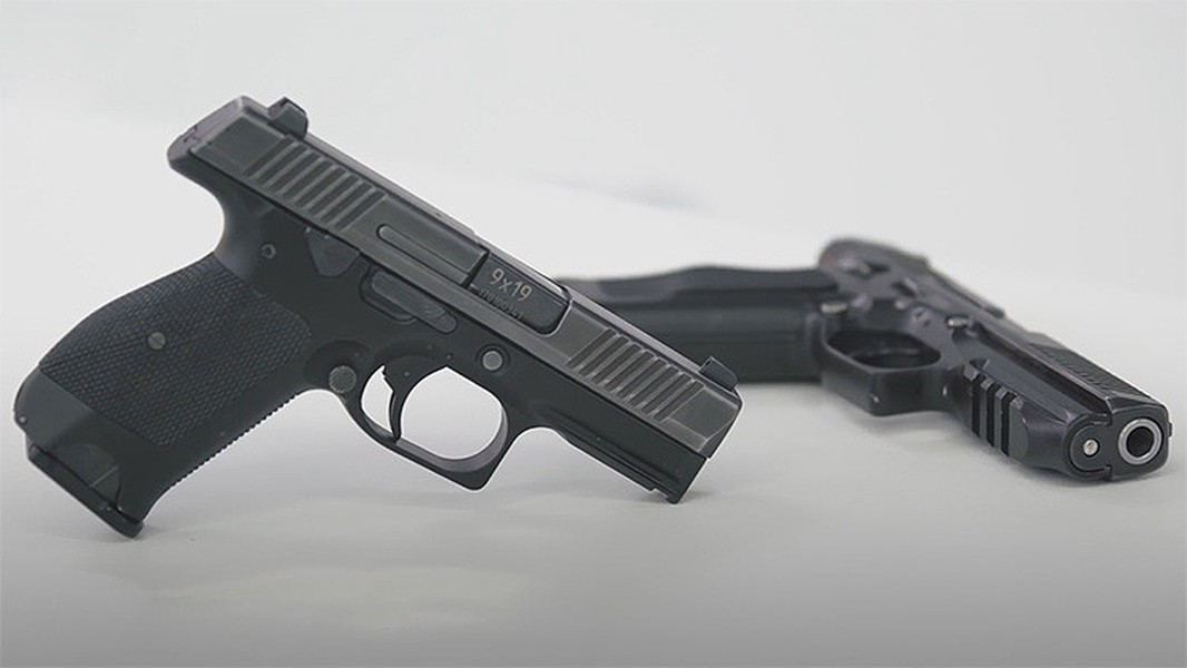 Dòng PL-15 được tập đoàn sản xuất súng AK huyền thoại của Nga phát triển và ra mắt vào năm 2016.