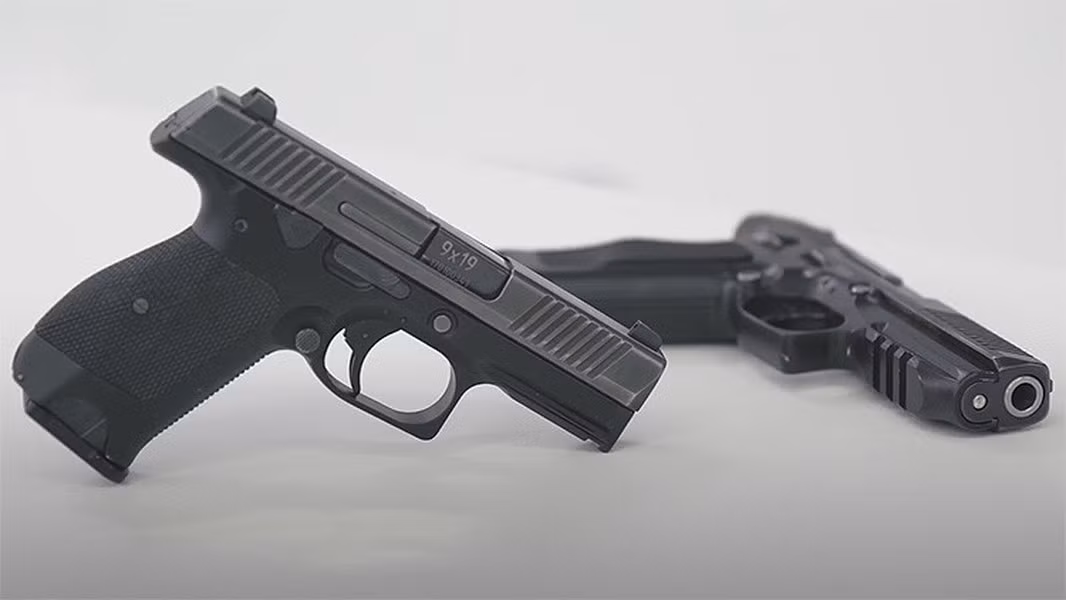 Dòng PL-15 được tập đoàn sản xuất súng AK huyền thoại của Nga phát triển và ra mắt vào năm 2016.