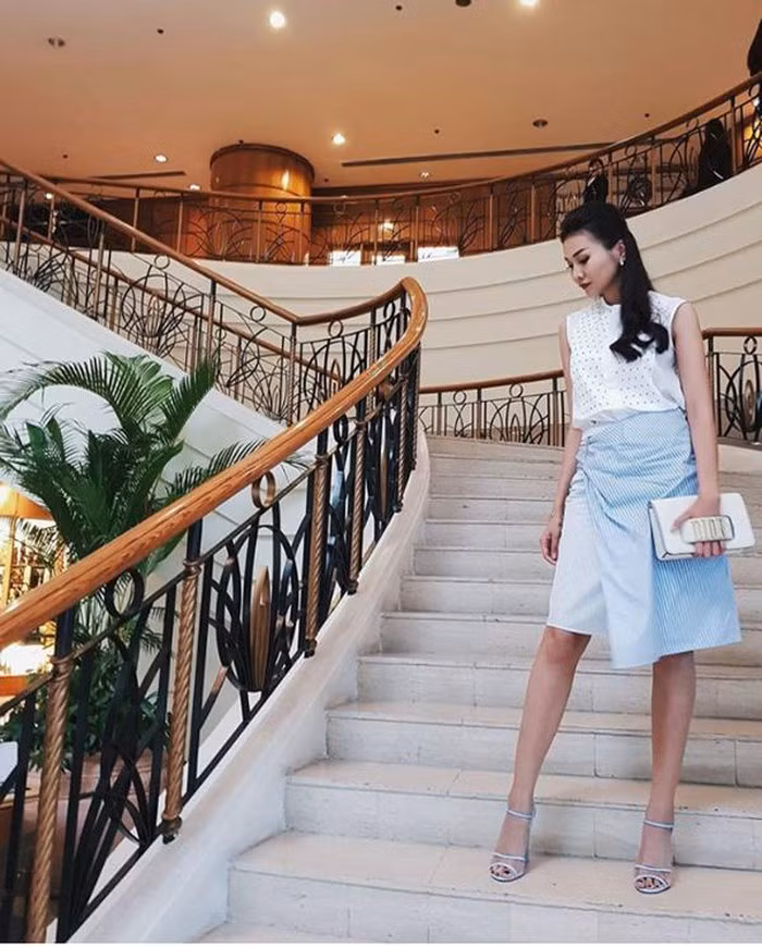 Gần 20 năm làm trong nghề, siêu mẫu Thanh Hằng khiến nhiều người phải nể phục cả về tài năng lẫn sự giàu có. Đặc biệt, cô nàng siêu mẫu còn khiến nhiều người choáng ngợp bởi một góc nhà chứa toàn hàng hiệu.