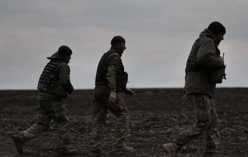 Bà cho biết sẽ không nêu con số đào ngũ cụ thể, nhưng tổng số đã vượt quá 100.000 người. Trong khi đó, kênh truyền hình Pháp LCI dẫn nguồn tin từ hệ thống thực thi pháp luật của Ukraine cho biết, tính đến ngày 28/10, số lượng binh sĩ Ukraine chính thức bị Kiev tuyên bố là đào ngũ đã lên tới 105.000 người, trong đó năm 2024 có 70.000 người đào ngũ, năm 2023 có 25.000 người và năm 2022 có 10.000 người.Ảnh: Topwar.