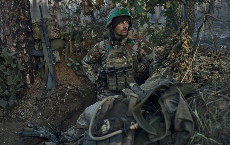 Hiện tại, quân Nga đã tiến vào một con phố ở phía đông Kurakhove và đã đứng vững; ở phía nam, quân Nga đã chiếm được Novoukrainka và đang tấn công Maksymivka; ở phía bắc, quân Nga đã cơ bản kiểm soát Kurakhivka, và lực lượng Nga từ Selidovo tiến đến đang bao vây phía tây của Kurakhove. Nhìn chung, Kurakhovo đã bị bao vây từ ba phía. Ảnh: Getty Images.