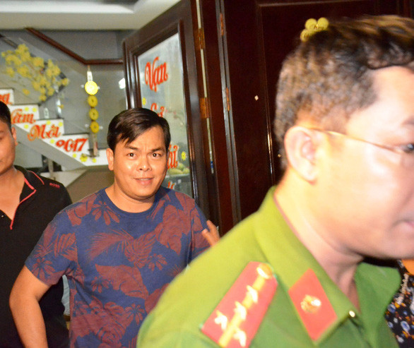 Ngày 23/4, Cơ quan CSĐT, Công an TP.HCM tống đạt các quyết định khởi tố bị can, thực hiện bắt tạm giam Phúc và em trai tên Trần Ngọc Tài (24 tuổi) cùng 10 đồng phạm để điều tra về hành vi Tổ chức sử dụng, Tàng trữ trái phép chất ma túy tại quán Karaoke XO Pharaon do Phúc làm chủ ở đường Trường Chinh, quận 12, TP.HCM.