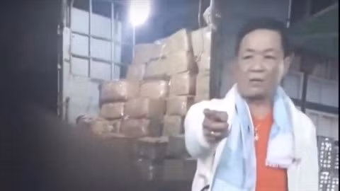 Trước đó, tối 20/9/2018, phóng sự về nạn bảo kê chợ Long biên được phát sóng trên kênh VTV. Để có thể tồn tại buôn bán, các tiểu thương tại chợ Long Biên sẽ phải đóng tiền bảo kê - mà Hưng "kính" là đối tượng cầm đầu.Nếu tiểu thương không đóng sẽ không có chỗ đỗ xe để chuyển hàng. Ngay sau khi phát sóng, phóng sự gây chấn động và khiến nhiều người tỏ ra căm phẫn trước những hình ảnh được ghi lại.