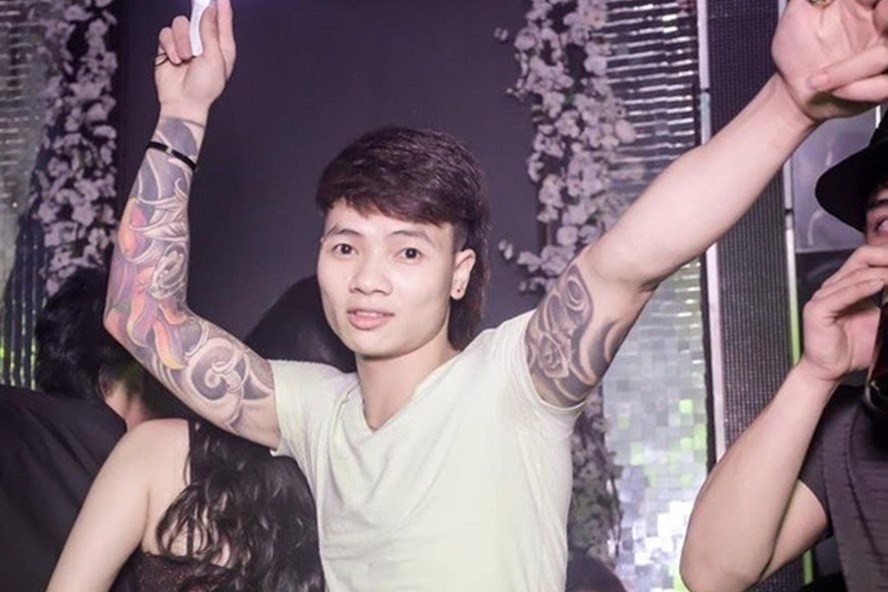  5. Giang hồ mạng Khá "Bảnh": Ngày 2/4, cộng đồng mạng bất ngờ khi hay tin Ngô Bá Khá (tức Khá "Bảnh") bị Công an xã Tam Sơn, thị xã Từ Sơn (Bắc Ninh), bắt giữ. Sau đó, anh ta bị khởi tố về tội Đánh bạc và Tổ chức đánh bạc.