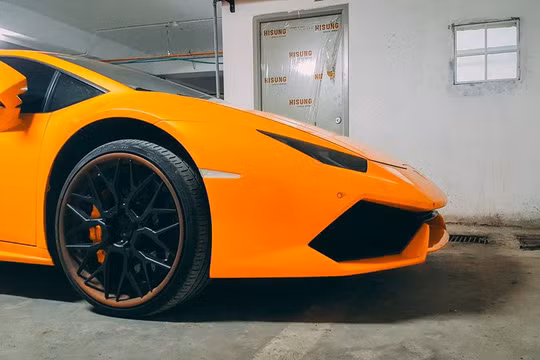 Mẫu siêu xe này được Lamborghini trang bị khối động cơ V10, dung tích 5,2 lít, công suất tối đa 610 mã lực tại vòng tua máy 8.250 vòng/phút và mô-men xoắn cực đại 560 Nm tại vòng tua máy 6.500 vòng/phút.