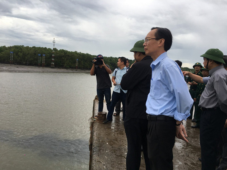 Bộ Trưởng Nguyễn Xuân Cường yêu cầu huyện Cần Giờ phối hợp cùng lực lượng biên phòng triển khai nhanh và khẩn trương công tác phòng chống cơn bão số 9, chăm lo cuộc sống cho các hộ dân di dời.