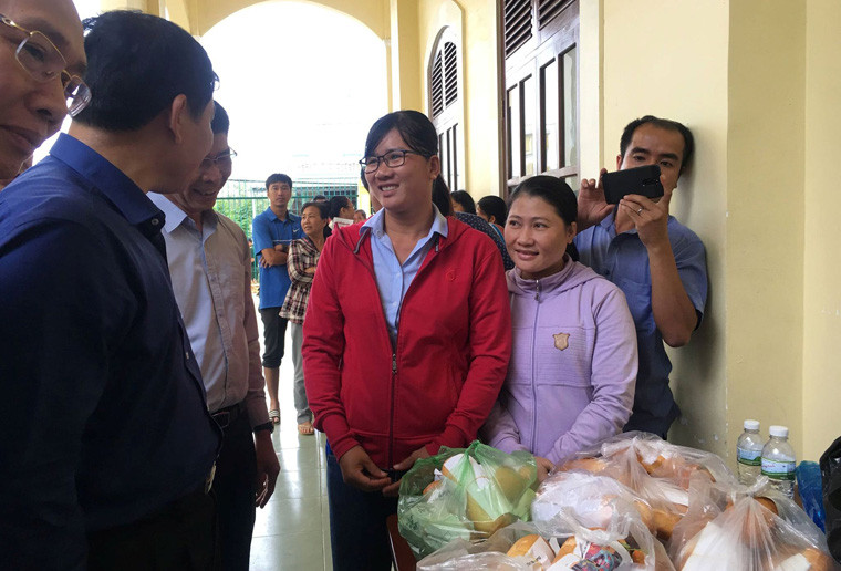 Người dân Cân Giờ đến các điểm tránh bão được chính quyền chăm sóc chu đáo.