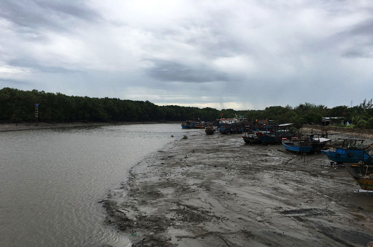 Thời tiết vùng biển Cần Giờ vào sáng nay 24/11 chuyển xấu, mây đen giăng kín. Theo dự báo của cơ quan chức năng, Nam Bộ, mà cụ thể là TP.HCM sẽ chịu ảnh hưởng trực tiếp bão số 9.