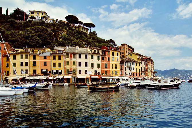 Làng chài Portofino ở Italy hiện lên như một bức tranh trong truyện cổ tích.