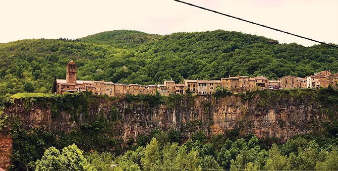 Thị trấn Castellfollit de la Roca của Tây Ban Nha.
