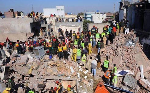 Ngày 4/11, một vụ sập nhà máy sản xuất túi tại thành phố Lahore, Pakistan đã khiến ít nhất 18 người thiệt mạng và hàng chục người bị thương.