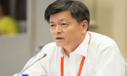 Trung Quốc đã cách chức Tổng biên tập Nhật báo Tân Cương, ông Triệu Tân Úy, vì ông này chỉ trích các nỗ lực chống khủng bố của Bắc Kinh sau khi nước này áp đặt các quy định mới cấm mọi hình thức chỉ trích chính sách của Đảng Cộng sản Trung Quốc.