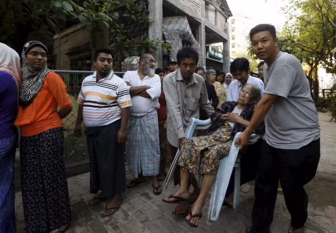 Toan canh cuoc bau cu Myanmar qua anh-Hinh-5