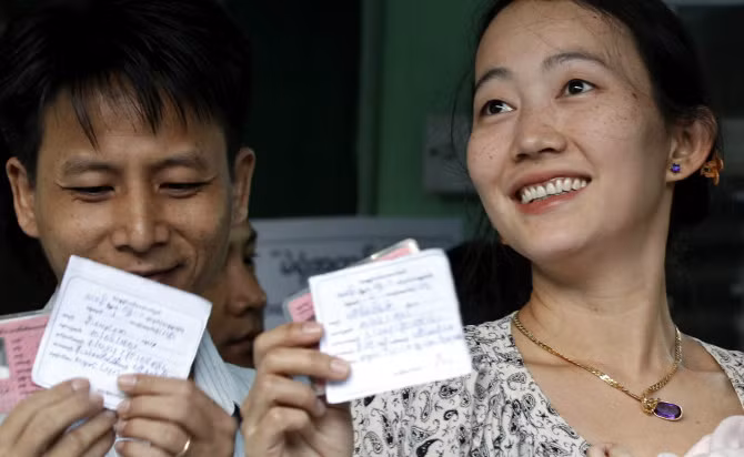 Toan canh cuoc bau cu Myanmar qua anh-Hinh-2