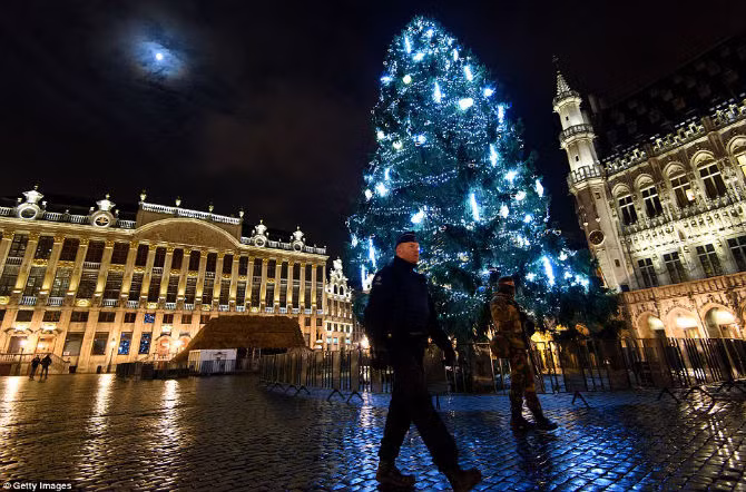 Duong pho Brussels vang tanh trong chien dich truy quet khung bo-Hinh-6