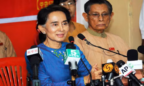 Ket qua bau cu Myanmar: Dang doi lap thang ap dao