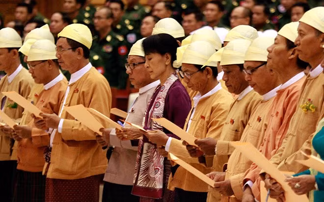 Cuoc doi nguoi phu nu noi tieng nhat Myanmar-Hinh-13