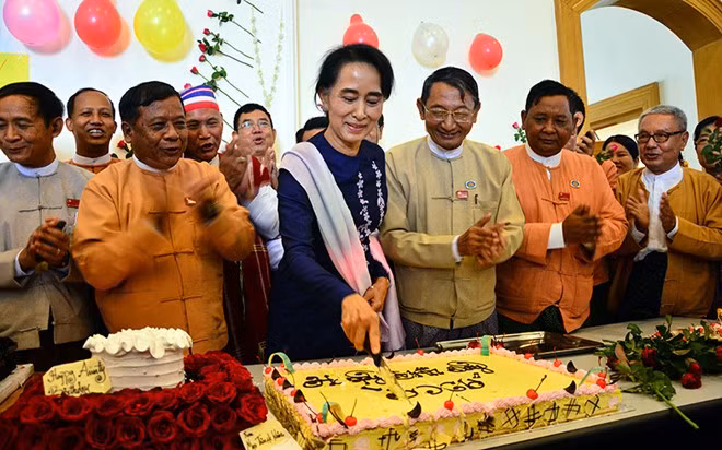 Cuoc doi nguoi phu nu noi tieng nhat Myanmar-Hinh-18