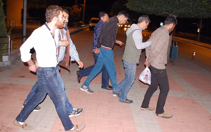 Cảnh sát chống khủng bố bắt giữ ba kẻ tình nghi phiến quân IS tại Antalya, Thổ Nhĩ Kỳ.