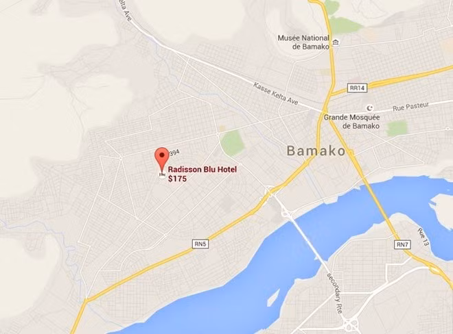 Ngày 20/11, một nhóm tay súng đã xông vào khách sạn Radisson Blu ở thủ đô Bamako, Mali, bắt giữ 170 con tin. Al-Mourabitoun – một nhóm Hồi giáo cực đoan Châu Phi liên quan đến mạng lưới khủng bố al-Qaeda - đã nhận trách nhiệm tiến hành vụ tấn công. Tuy nhiên, thông tin này chưa được xác nhận.