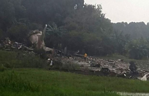 Người phát ngôn của Tổng thống Nam Sudan cho biết, chiếc phi cơ gặp nạn chở khoảng 20 người, trong đó có 12 hành khách và 6 thành viên tổ bay. Tuy nhiên, giới chức chưa xác nhận chính thức có bao nhiêu người trên máy bay.