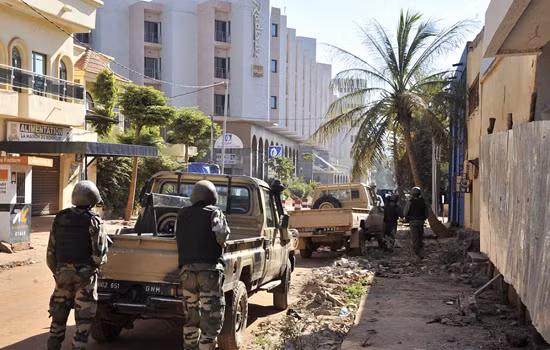 Tổng thống Pháp Francois Hollande lên tiếng khẳng định Pháp sẽ hỗ trợ Mali trong việc giải cứu con tin trong khách sạn Mali.