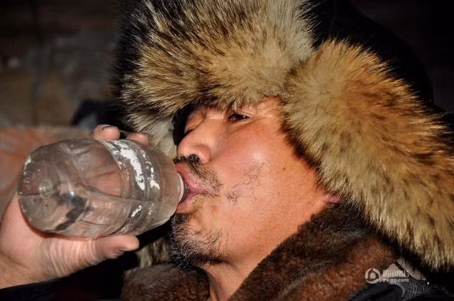 Cuoc song co doc cua nguoi dan ong o “noi lanh nhat TQ”-Hinh-4