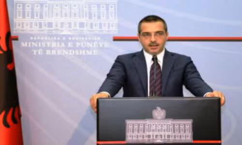 Phien quan IS doa tan cong Bo truong Noi vu Albania