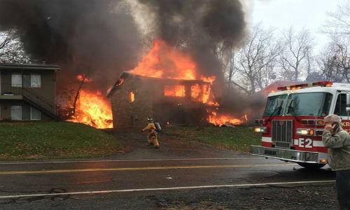 Ngày 10/11, một chiếc máy bay phản lực nhỏ lao trúng nhà dân ở Mỹ khiến tất cả những người ngồi trên máy bay đều thiệt mạng.