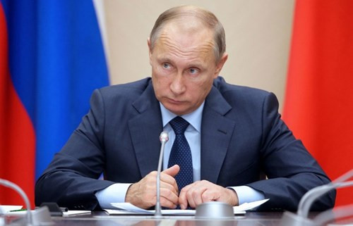 Ngày 8/11, Tổng thống Nga Vladimir Putin đã ký sắc lệnh ngừng mọi chuyến bay từ Nga tới Ai Cập, ngoại trừ các chuyến bay tới quốc gia này để đưa các công dân Nga mắc kẹt tại đó về nước theo sự ủy quyền của các cơ quan Nga.