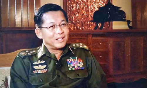 Quan doi bat ngo chuc mung ba Suu Kyi chien thang