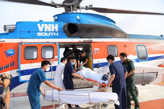 Thuong uy, bac si Dinh Van Truong: Tu hao chien si quan y dao Truong Sa-Hinh-2