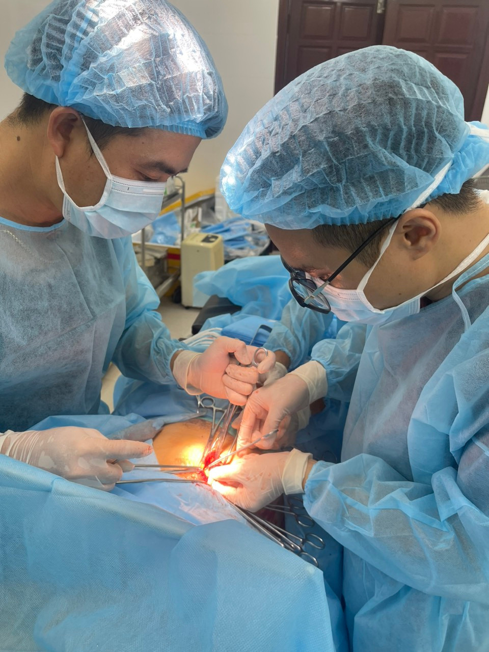 Thuong uy, bac si Dinh Van Truong: Tu hao chien si quan y dao Truong Sa-Hinh-3