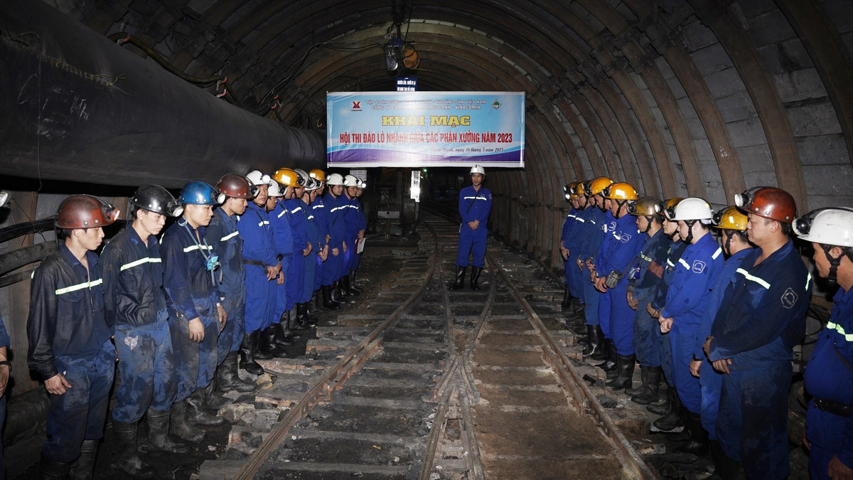 Pho Giam doc Vinacomin Vuong Minh Thu: Tran tro voi... cong nhan mo-Hinh-5