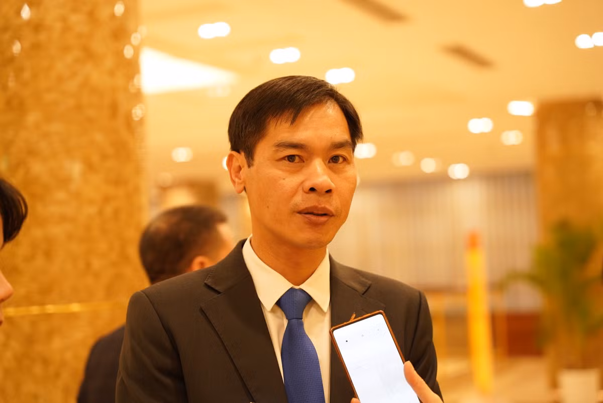 Pho Giam doc Vinacomin Vuong Minh Thu: Tran tro voi... cong nhan mo-Hinh-3