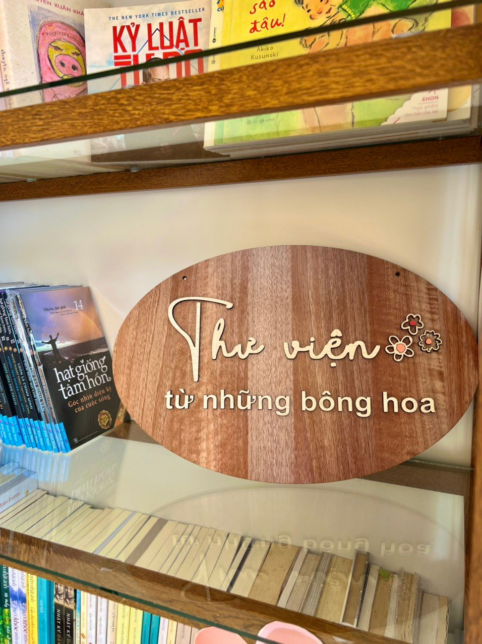 “Thu vien tu nhung bong hoa” – hanh phuc la duoc cho di-Hinh-2