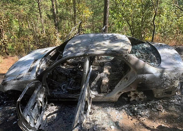 Tai xe dot xe Mercedes sau va cham giao thong o Lam Dong