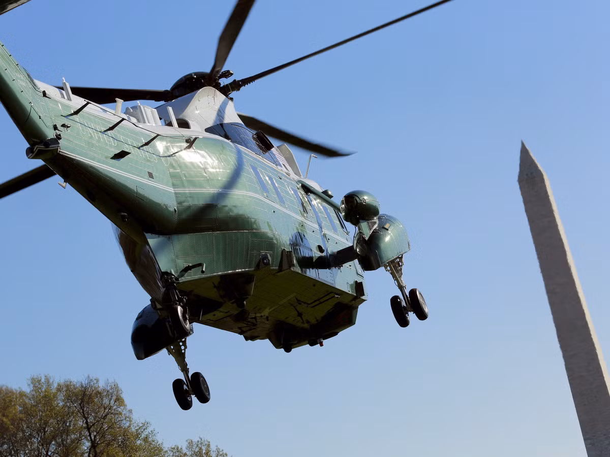 Tính tới thời điểm năm 2015, đội bay phục vụ Tổng thống Obama HMX-1 được biên chế 32 máy bay hiện đại gồm: 12 chiếc VH-3D hoạt động từ những năm 1960; 8 chiếc VH-60N hoạt động từ 1980-1990 đến nay và 12 chiếc MV-22 Osprey.