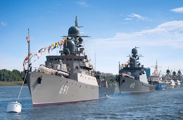 Tatarstan là chiếc tàu hộ vệ lớp Gepard Project 11661 đầu tiên được chế tạo, con tàu được đánh số hiệu 691 được khởi đóng năm 1993, hạ thủy năm 2001 và biên chế năm 2003. Nó là một trong hai tàu chiến lớn nhất của Tiểu hạm đội Caspian và cũng là soái hạm của hạm đội đặc biệt này.