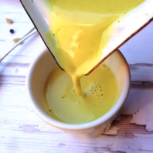 Sáng dậy uống ngay ly nước màu vàng này giúp da đẹp, dáng xinh - Hình 2 Sang day uong ngay ly nuoc mau vang nay giup da dep, dang xinh-Hinh-2