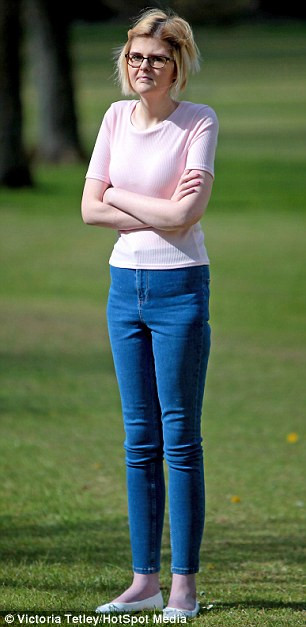 Sau một thời gian điều trị, Kristin hiện nặng khoảng 50kg. Cô mong muốn chia sẻ câu chuyện của mình đến nhiều người để họ chiến đấu đến cùng và bảo vệ sức khỏe bản thân. Crohn là một bệnh viêm ruột có triệu chứng tiêu chảy kéo dài, đau bụng, chuột rút sau khi ăn, mệt mỏi, giảm cân ngoài ý muốn, có máu và chất nhầy trong phân...