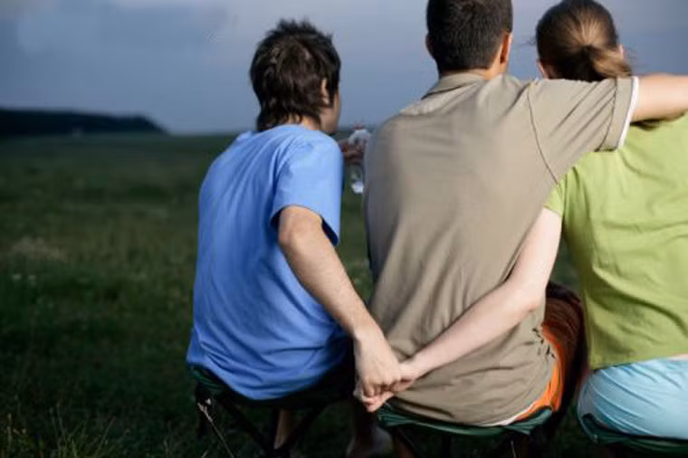  Cần chung thủy và chỉ quan hệ tình dục với một bạn tình, không quan hệ với những người lạ. Nếu có thể được, nên khuyến khích bạn tình đi tư vấn và xét nghiệm xác định herpes sinh dục.