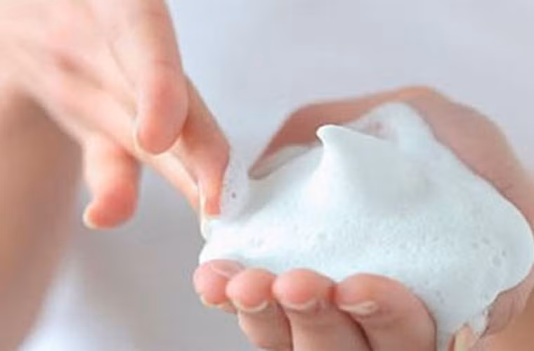 Quaternium-15. Chất bảo quản này có trong sản phẩm bọt tắm nói chung và sữa tắm cho trẻ. Trong những điều kiện nhất định, Quaternium-15 có thể tạo ra formaldehyde, một chất gây ung thư ở người. Bạn cũng có thể mắc viêm da nếu da nhạy cảm.