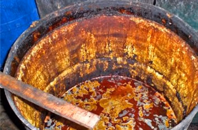 Đáng lưu ý, đây không phải vụ bê bối duy nhất liên quan đến dầu bẩn. Các năm 1985, 2000, 2011, 2013, cơ quan chức năng liên tục phát hiện các phi vụ chế biến dầu bẩn tung vào thị trường.