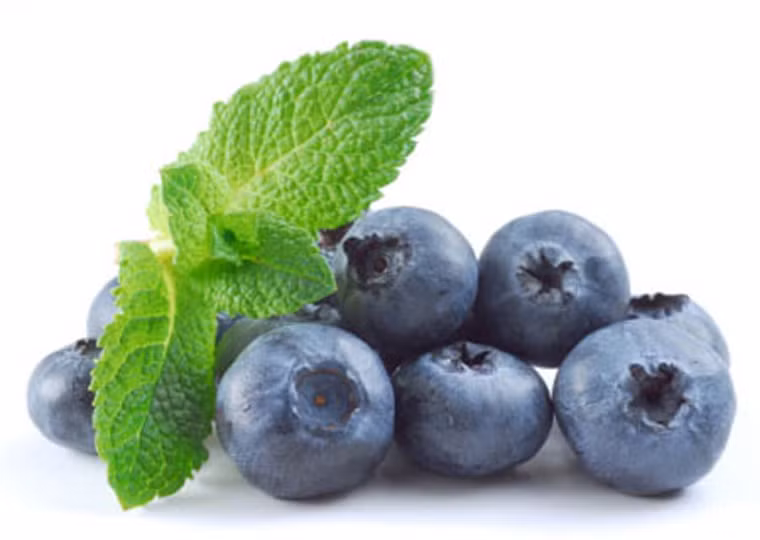 Quả mọng. Các nhà nghiên cứu tại Na Uy phát hiện, lượng axit béo omega 3 có thể chiếm tới 36% trong quả việt quất, mâm xôi. Bằng cách thưởng thức chúng, bạn dễ dàng hấp thu được dưỡng chất có lợi, tăng khả năng ngăn ngừa ung thư nguy hiểm.
