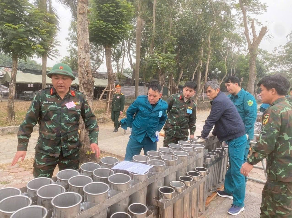 Hàng trăm quả pháo hoa được lắp đặt, sắp khai hoả chào đón Tết Dương lịch 2025. (Nguồn ảnh: Trung tâm văn hoá thể thao quận Hà Đông)
