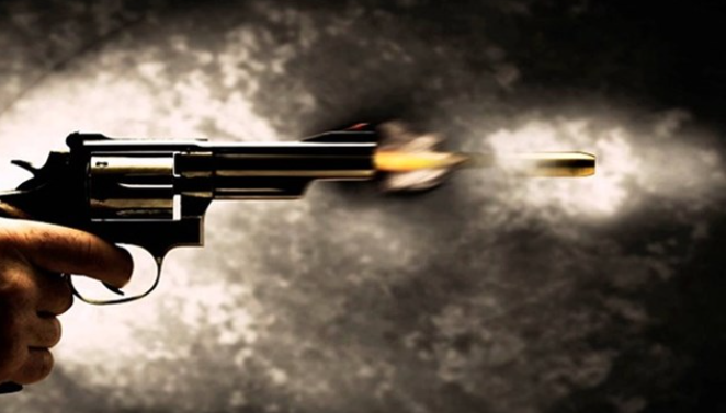 Nhận định, đây là nơi Gát ẩn náu, một kế hoạch vây bắt được triển khai ngay lập tức. Đêm 9/11/2005, các lực lượng Công an Lào Cai phối hợp với Bộ đội Biên phòng đã tiến hành vây ráp khu hang Dê. Một tổ công tác được bố trí lên điểm cao, nằm ém quân đợi đến sáng mới tiếp cận cửa hang. Do địa hình hiểm trở, mãi tới gần trưa ngày hôm sau các lực lượng mới "dồn" được lên cửa hang Dê. Phát hiện bị vây, Gát nổ súng bắn về lực lượng công an. Cuộc đấu súng diễn ra quyết liệt. Gát trúng đạn nhưng cũng khiến 5 cán bộ công an bị thương. (Ảnh minh họa, nguồn internet)