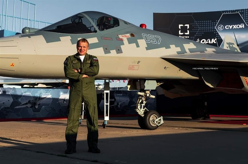 Theo đó, ePilot giúp tối giản hoặc giúp điều khiển một phần chức năng của máy bay để phi công có nhiều thời gian và sự tập trung dành cho các nhiệm vụ chiến đấu. Nhưng từ khi máy bay Su-57 ra mắt, rất ít thông tin về hệ thống ePilot được công bố.