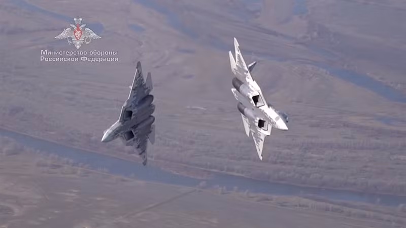 Quá trình điều khiển máy bay gồm hàng loạt các thuật toán và thông số hàng không phức tạp khiến máy tính phải có khả năng tự học và tự làm quen để tự điều khiển máy bay kể cả đối với các bài bay đơn giản nhất.